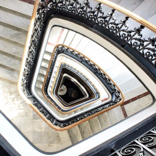 hotel régina biarritz escalier